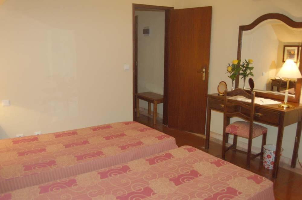 Quarto Familiar (2 Adultos + 2 Crianças)